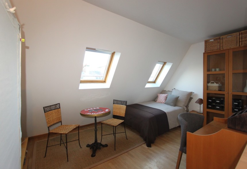 MEUBLÉ – STUDIO avec grand lit double – Paris 17ème – Rue Gounod – 20 m2 au sol – 6ème étage avec ascenseur – Loyer cc : 1.000 euros Internet inclus