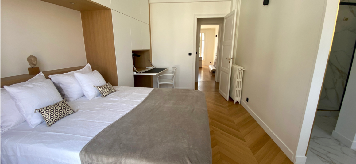 MEUBLÉ – EXCEPTIONNEL – 1ère LOCATION – RÉFECTION HAUT DE GAMME – 2 chambres – 98 m2 – Paris 6ème – Jardin du Luxembourg – Rue Boissonade – 3ème étage ascenseur – Loyer charges comprises : 4.300 euros (chauffage et eau chaude centrals inclus et Internet inclus)
