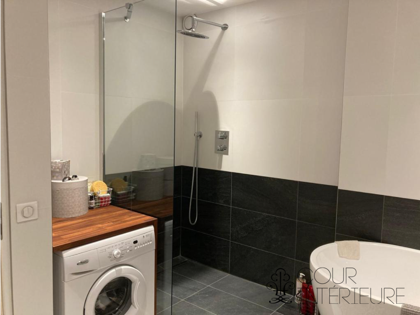 MEUBLÉ – 1 Chambre + 1 bureau ou chambre d’amis – Paris 6ème – Rue Vaugirard – 77 m2 – Rez de jardin avec terrasse – Loyer charges comprises : 2.850 € (chauff. collectif) (possibilité de parking en sus dans l’immeuble)