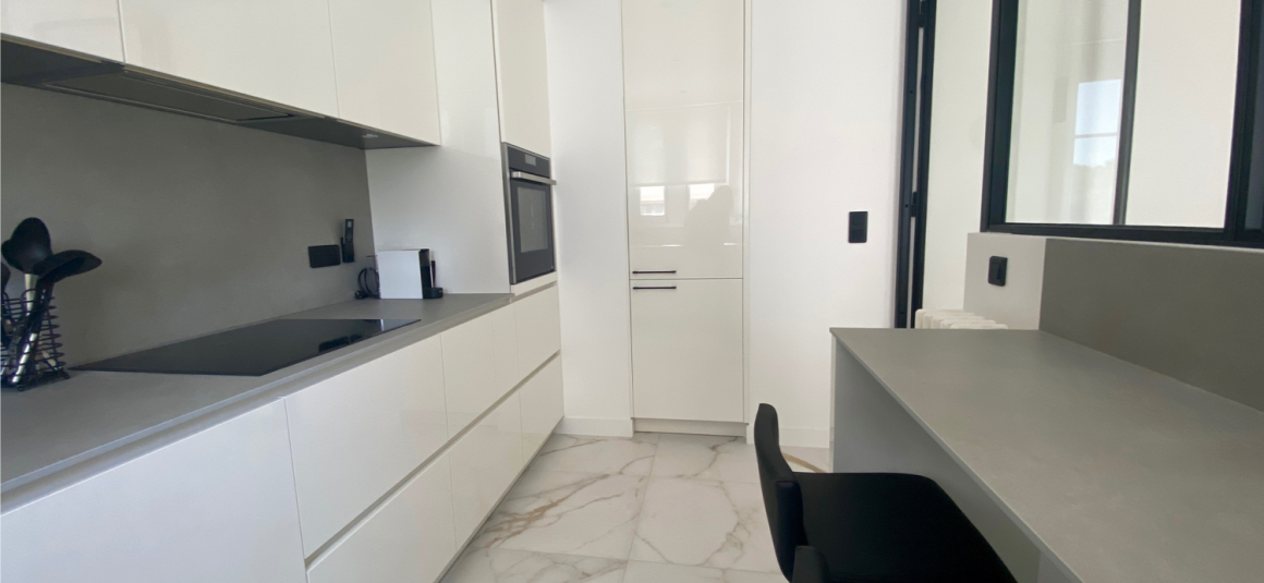 MEUBLÉ – EXCEPTIONNEL – 1ère LOCATION – RÉFECTION HAUT DE GAMME – 2 chambres – 98 m2 – Paris 6ème – Jardin du Luxembourg – Rue Boissonade – 3ème étage ascenseur – Loyer charges comprises : 4.300 euros (chauffage et eau chaude centrals inclus et Internet inclus)