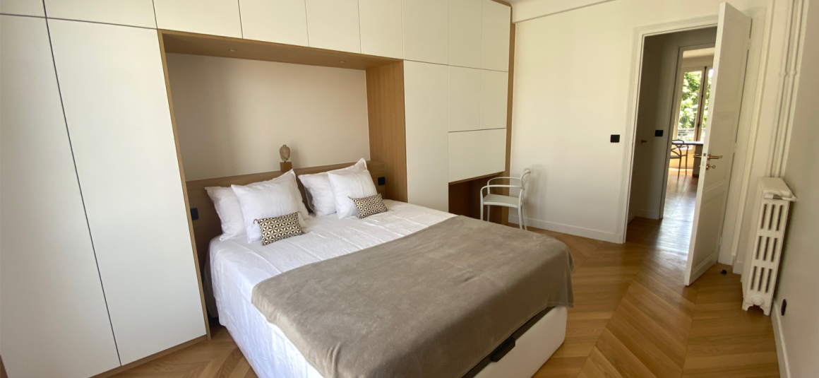 MEUBLÉ – EXCEPTIONNEL – 1ère LOCATION – RÉFECTION HAUT DE GAMME – 2 chambres – 98 m2 – Paris 6ème – Jardin du Luxembourg – Rue Boissonade – 3ème étage ascenseur – Loyer charges comprises : 4.300 euros (chauffage et eau chaude centrals inclus et Internet inclus)