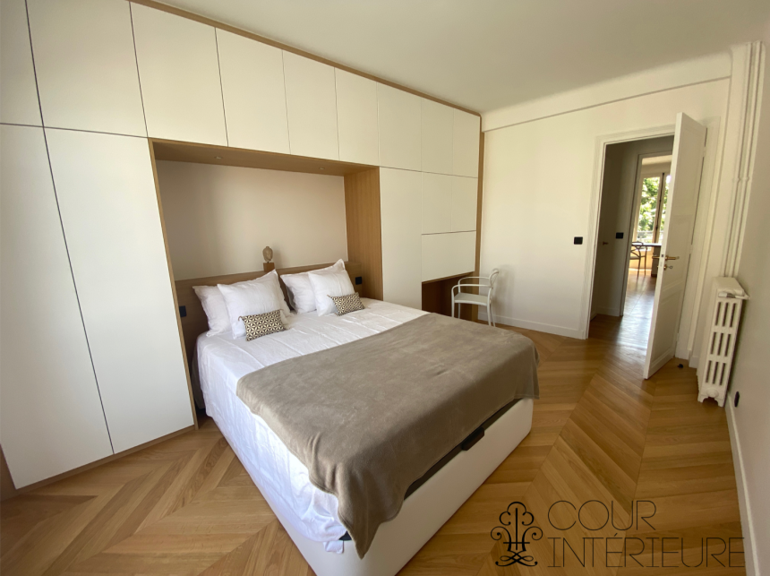 MEUBLÉ – EXCEPTIONNEL – 1ère LOCATION – RÉFECTION HAUT DE GAMME – 2 chambres – 98 m2 – Paris 6ème – Jardin du Luxembourg – Rue Boissonade – 3ème étage ascenseur – Loyer charges comprises : 4.300 euros (chauffage et eau chaude centrals inclus et Internet inclus)