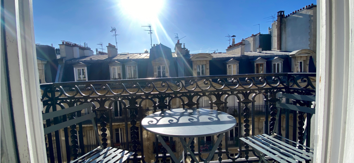 MEUBLÉ – Refait neuf standing – 3 chambres – PARIS 17ème – PONCELET/TERNES – 120 m2 au sol (96 m2 carrez) – Duplex en dernier étage (6e et 7e étage) avec ascenseur – Balcon  – Loyer charges comprises : 4.025 euros