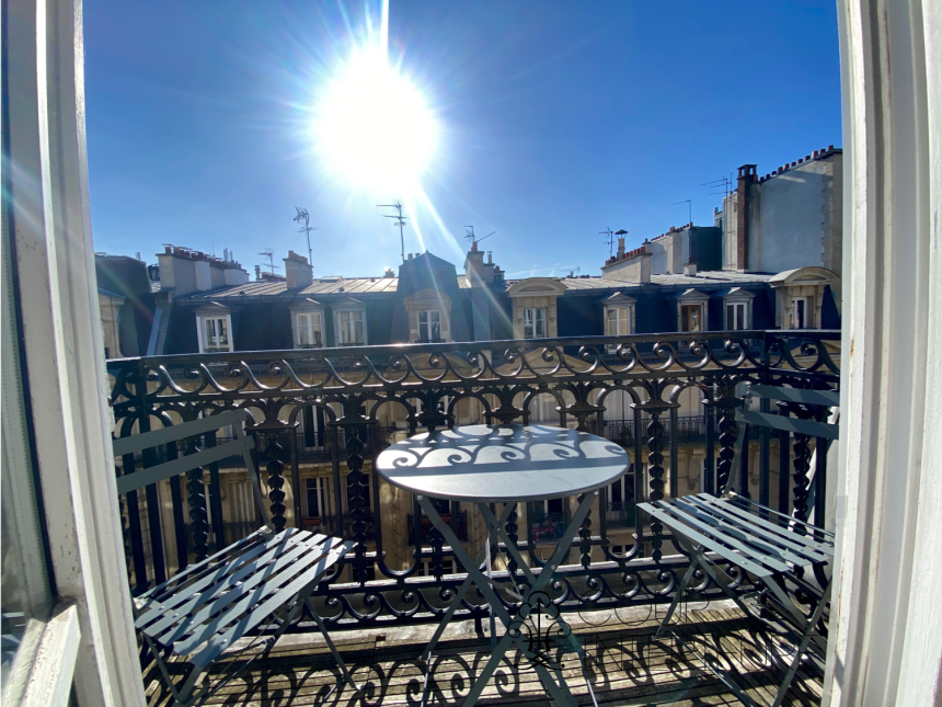 MEUBLÉ – Refait neuf standing – 3 chambres – PARIS 17ème – PONCELET/TERNES – 120 m2 au sol (96 m2 carrez) – Duplex en dernier étage (6e et 7e étage) avec ascenseur – Balcon  – Loyer charges comprises : 4.025 euros