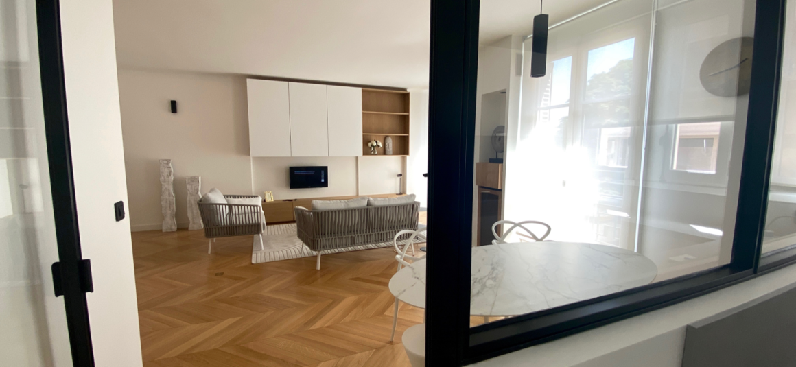 MEUBLÉ – EXCEPTIONNEL – 1ère LOCATION – RÉFECTION HAUT DE GAMME – 2 chambres – 98 m2 – Paris 6ème – Jardin du Luxembourg – Rue Boissonade – 3ème étage ascenseur – Loyer charges comprises : 4.300 euros (chauffage et eau chaude centrals inclus et Internet inclus)
