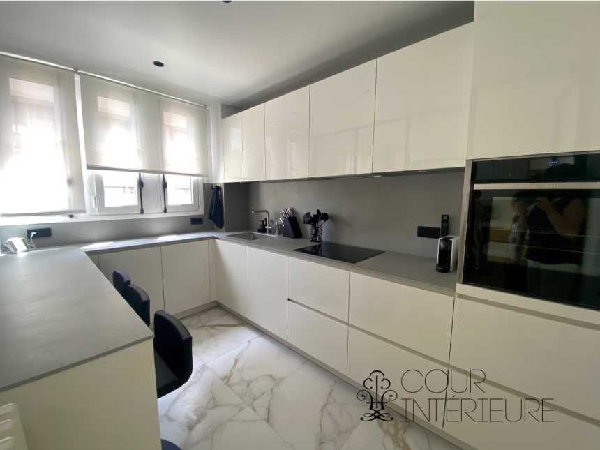 MEUBLÉ – EXCEPTIONNEL – 1ère LOCATION – RÉFECTION HAUT DE GAMME – 2 chambres – 98 m2 – Paris 6ème – Jardin du Luxembourg – Rue Boissonade – 3ème étage ascenseur – Loyer charges comprises : 4.300 euros (chauffage et eau chaude centrals inclus et Internet inclus)