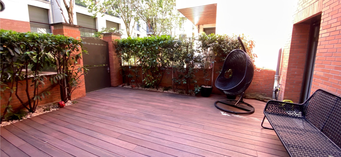 MEUBLÉ – 1 Chambre + 1 bureau ou chambre d’amis – Paris 6ème – Rue Vaugirard – 77 m2 – Rez de jardin avec terrasse – Loyer charges comprises : 2.850 € (chauff. collectif) (possibilité de parking en sus dans l’immeuble)
