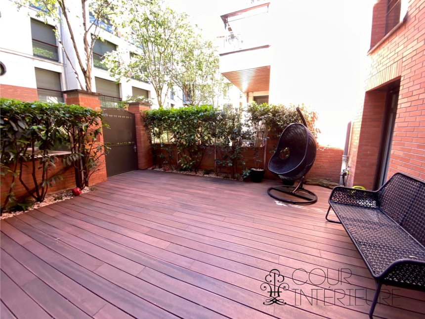 MEUBLÉ – 1 Chambre + 1 bureau ou chambre d’amis – Paris 6ème – Rue Vaugirard – 77 m2 – Rez de jardin avec terrasse – Loyer charges comprises : 2.850 € (chauff. collectif) (possibilité de parking en sus dans l’immeuble)