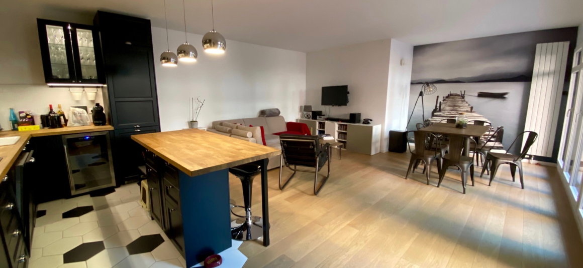 MEUBLÉ – 1 Chambre + 1 bureau ou chambre d’amis – Paris 6ème – Rue Vaugirard – 77 m2 – Rez de jardin avec terrasse – Loyer charges comprises : 2.850 € (chauff. collectif) (possibilité de parking en sus dans l’immeuble)