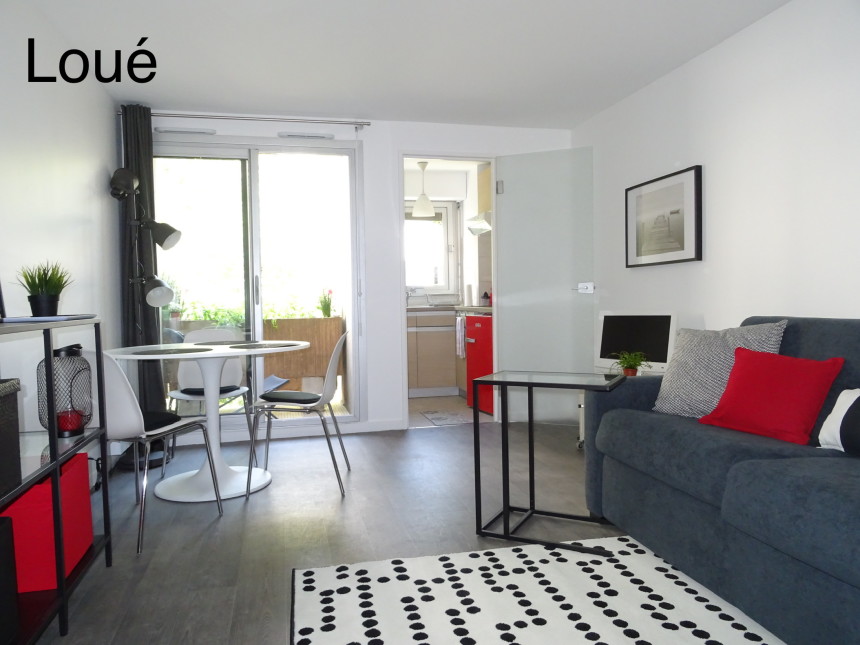 MEUBLÉ – Studio – 23 m2 + Balcon 2 m2- rue JB Pigalle – Paris 9e – 2e et dernier étage ascenseur – Loyer cc : 1.100 euros