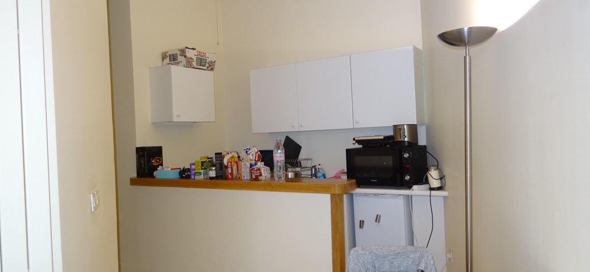 VIDE – Grand studio – Paris 8ème – Rue Lisbonne (Parc Monceau) – 38 m2 – Rdc sur cour – Loyer cc : 1.397 euros