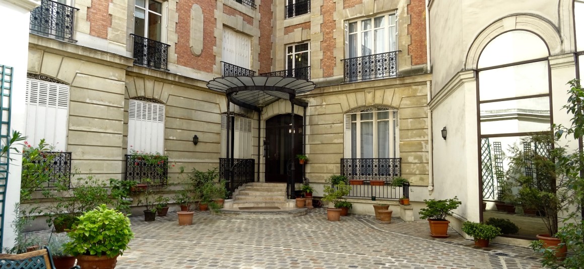 VIDE – Grand studio – Paris 8ème – Rue Lisbonne (Parc Monceau) – 38 m2 – Rdc sur cour – Loyer cc : 1.397 euros