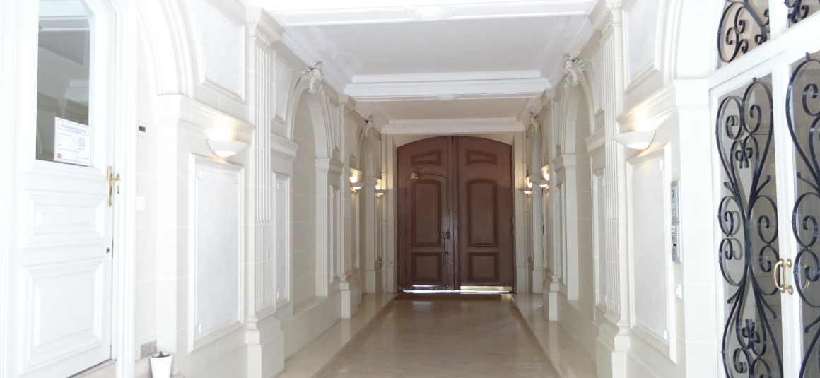 VIDE – Grand studio – Paris 8ème – Rue Lisbonne (Parc Monceau) – 38 m2 – Rdc sur cour – Loyer cc : 1.397 euros