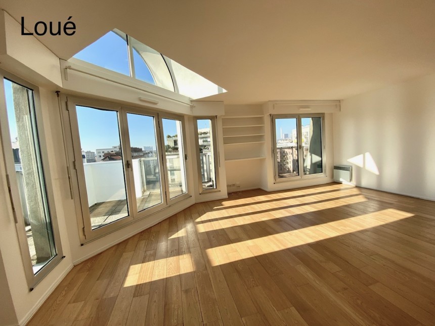 VIDE – 3 chambres – Paris 15ème – Rue de la Convention – 105 m2 + Balcon Terrasse de 12,5 m2 –  7ème et dernier étage avec ascenseur – Double parking en sous-sol – Loyer charges comprises : 3.640 euros cc