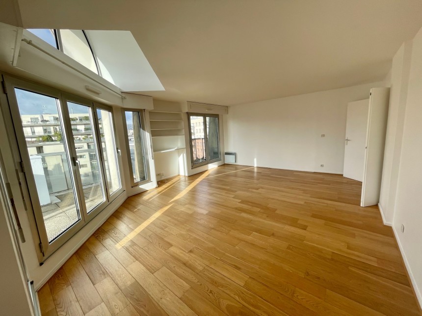 VIDE – 3 chambres – Paris 15ème – Rue de la Convention – 105 m2 + Balcon Terrasse de 12,5 m2 –  7ème et dernier étage avec ascenseur – Double parking en sous-sol – Loyer charges comprises : 3.640 euros cc