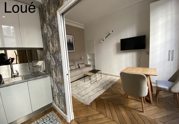 MEUBLÉ – STUDIO spacieux – 26,17 m2 – Paris 9ème – Rue de la Grange Batelière – Richelieu Drouot – 3e étage avec ascenseur – Loyer cc : 1.350 €