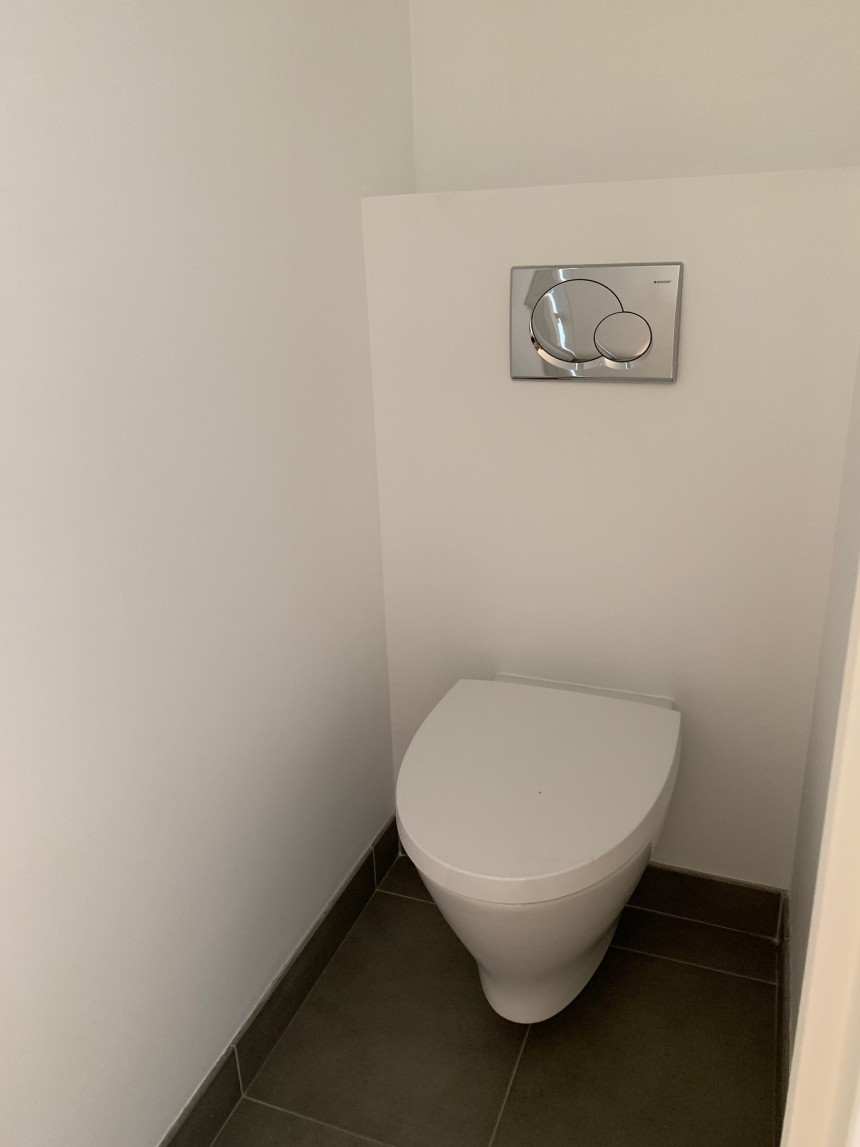 MEUBLÉ – 1 chambre – Neuilly s/Seine (limite 17e) – 50 m2 – Place Parmentier – 4ème étage avec ascenseur + Balcon – Loyer charges comprises  : 1.950 euros (chauffage et eau chaude centrals)