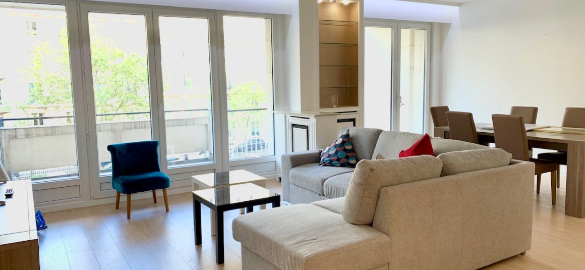 MEUBLÉ – Refait neuf – 2 chambres – 95 m2 + Balcon terrasse 20 m2 – Paris 16e – Bld Flandrin – Loyer cc : 4.291 euros (poss. parking en sus)
