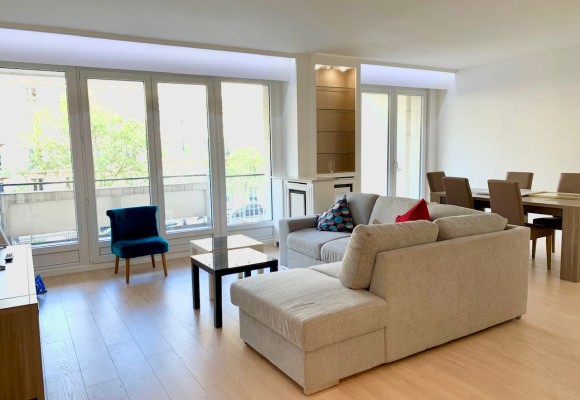 MEUBLÉ – Refait neuf – 2 chambres – 95 m2 + Balcon terrasse 20 m2 – Paris 16e – Bld Flandrin – Loyer cc : 4.291 euros (poss. parking en sus)