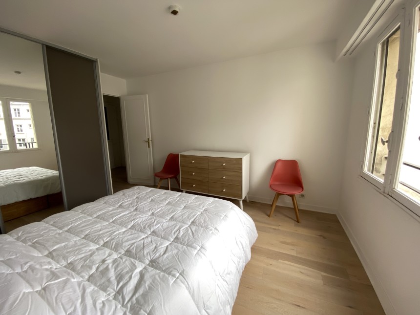 MEUBLÉ – 1 chambre – Neuilly s/Seine (limite 17e) – 50 m2 – Place Parmentier – 4ème étage avec ascenseur + Balcon – Loyer charges comprises  : 1.950 euros (chauffage et eau chaude centrals)