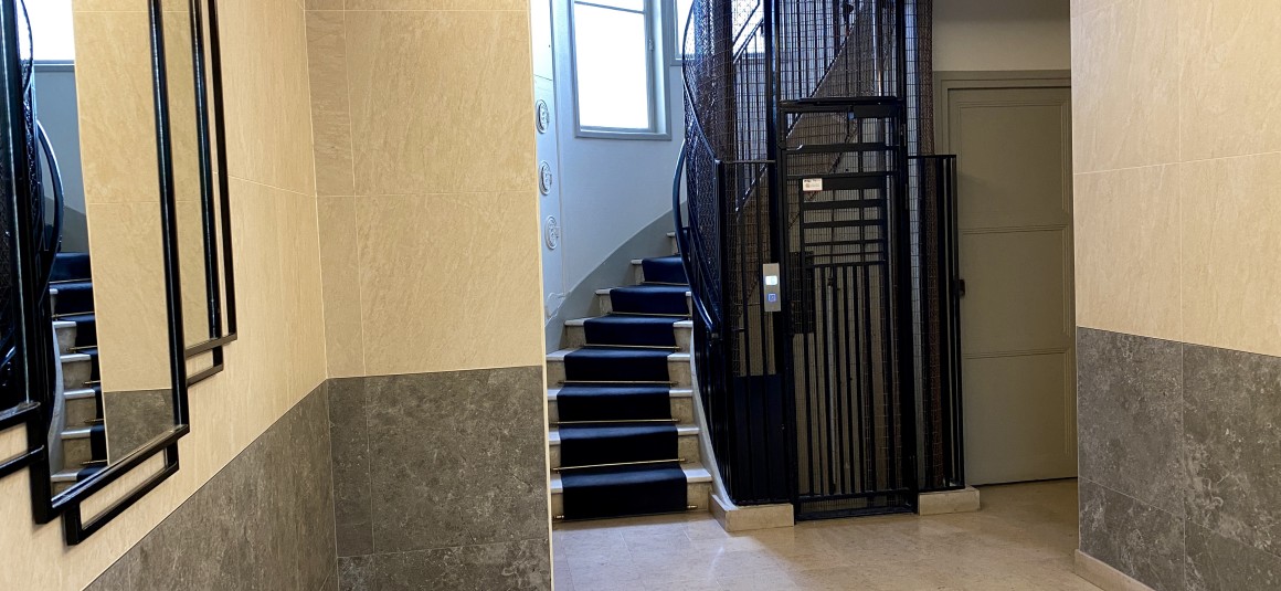 MEUBLÉ – 1 chambre – 35,57 m2 – Neuilly sur Seine – Rue Perronet – 6e étage avec ascenseur – Loyer charges comprises : 1.580 € (chauffage central)