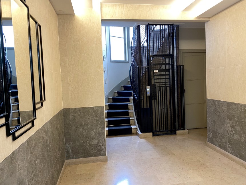 MEUBLÉ – 1 chambre – 35,57 m2 – Neuilly sur Seine – Rue Perronet – 6e étage avec ascenseur – Loyer charges comprises : 1.580 € (chauffage central)