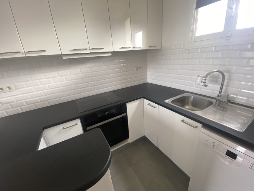 MEUBLÉ – 1 chambre – 35,57 m2 – Neuilly sur Seine – Rue Perronet – 6e étage avec ascenseur – Loyer charges comprises : 1.580 € (chauffage central)