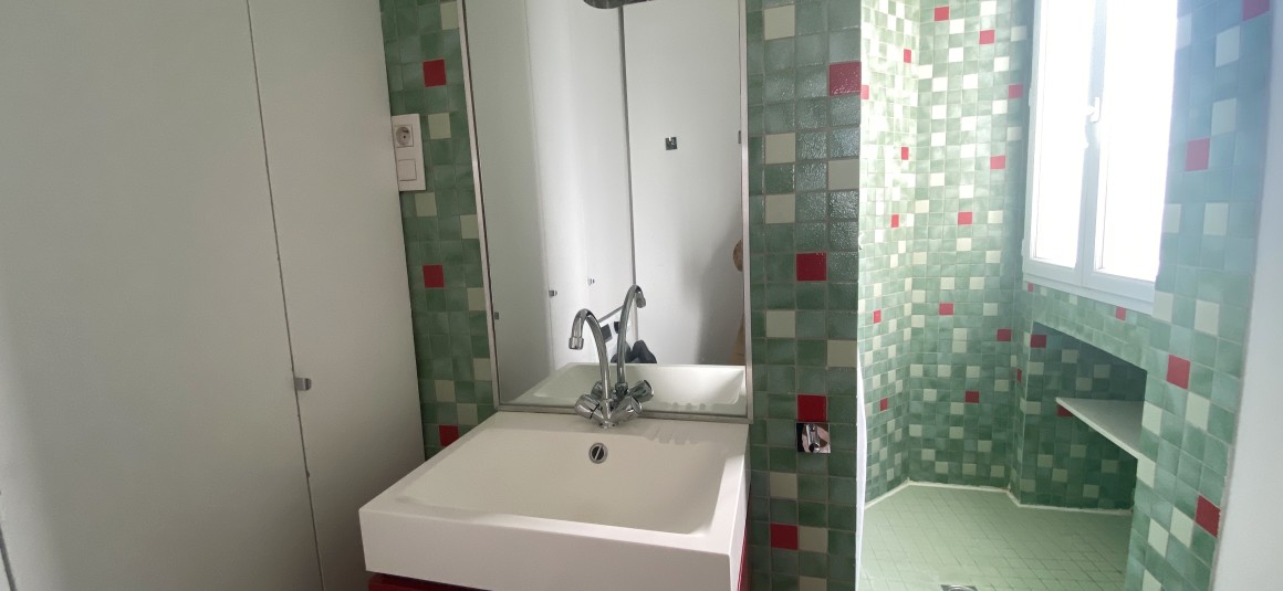 MEUBLÉ – 1 chambre – 35,57 m2 – Neuilly sur Seine – Rue Perronet – 6e étage avec ascenseur – Loyer charges comprises : 1.580 € (chauffage central)