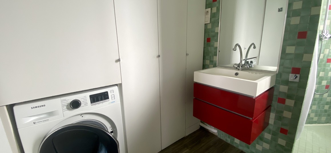 MEUBLÉ – 1 chambre – 35,57 m2 – Neuilly sur Seine – Rue Perronet – 6e étage avec ascenseur – Loyer charges comprises : 1.580 € (chauffage central)