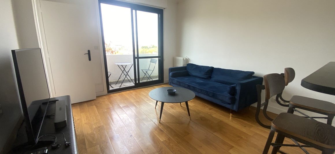 MEUBLÉ – 1 chambre – 35,57 m2 – Neuilly sur Seine – Rue Perronet – 6e étage avec ascenseur – Loyer charges comprises : 1.580 € (chauffage central)