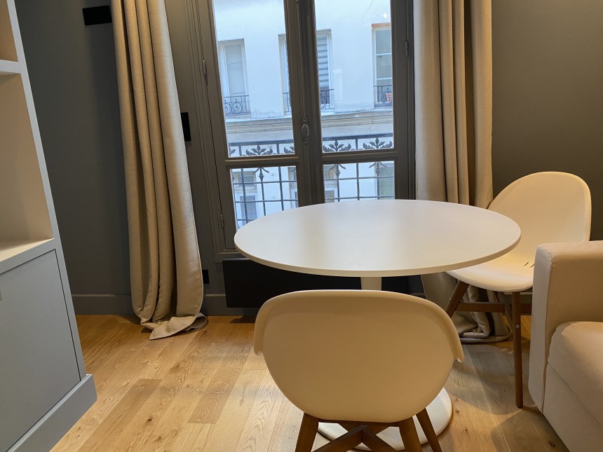 MEUBLÉ – 1 chambre – MARAIS – Paris 3ème – Rue de Montmorency – 30 m2 – 2e étage sans ascenseur – Loyer charges comprises : 1.575 €