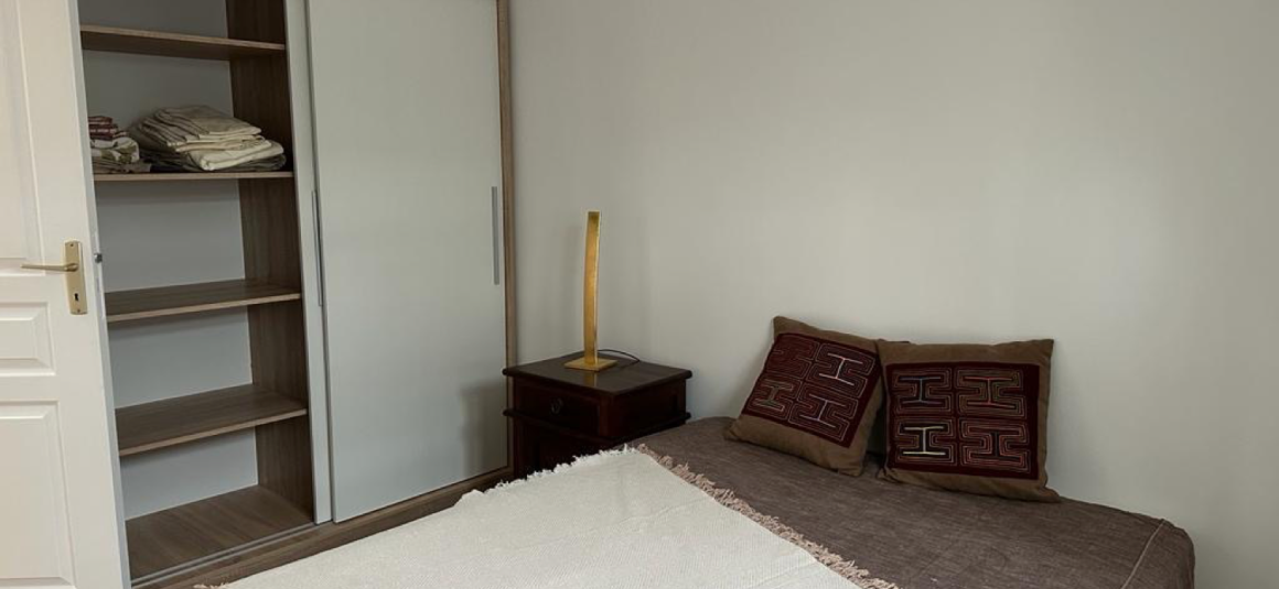 MEUBLÉ – 2 chambres – 62 m2 – PARIS 18 – Mairie 18e – Jules Joffrin – 7ème et dernier étage avec ascenseur  – Loyer charges comprises : 1.980 €