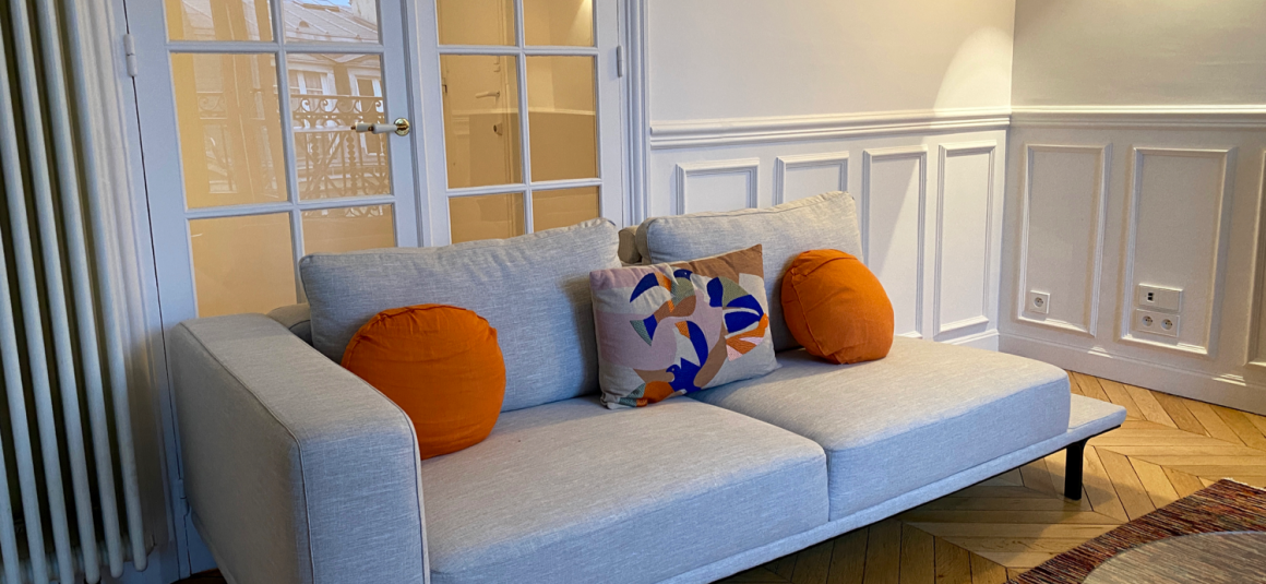 MEUBLÉ – Refait neuf standing – 3 chambres – PARIS 17ème – PONCELET/TERNES – 120 m2 au sol (96 m2 carrez) – Duplex en dernier étage (6e et 7e étage) avec ascenseur – Balcon  – Loyer charges comprises : 4.025 euros