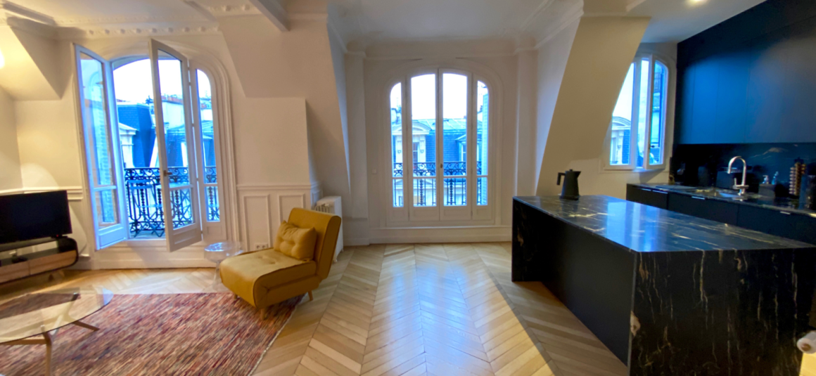 MEUBLÉ – Refait neuf standing – 3 chambres – PARIS 17ème – PONCELET/TERNES – 120 m2 au sol (96 m2 carrez) – Duplex en dernier étage (6e et 7e étage) avec ascenseur – Balcon  – Loyer charges comprises : 4.025 euros