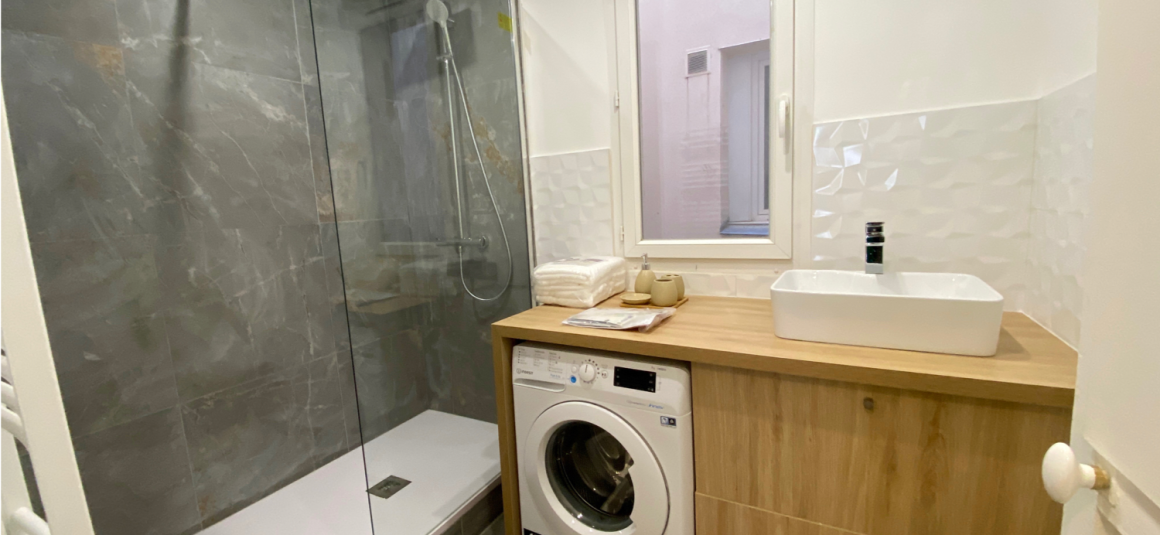 MEUBLÉ – 1 chambre – Neuilly (92) – Rue Longchamps – 35,4 m2 – 1er étage – Loyer charges comprises : 1.550 euros