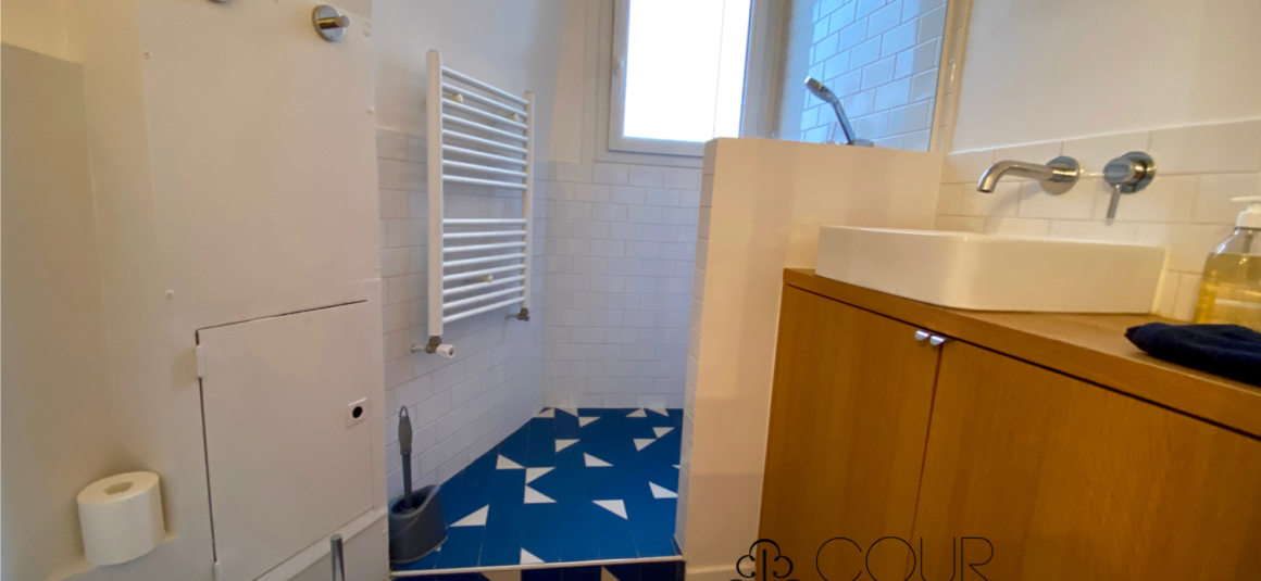 MEUBLÉ – Refait neuf standing – 3 chambres – PARIS 17ème – PONCELET/TERNES – 120 m2 au sol (96 m2 carrez) – Duplex en dernier étage (6e et 7e étage) avec ascenseur – Balcon  – Loyer charges comprises : 4.025 euros