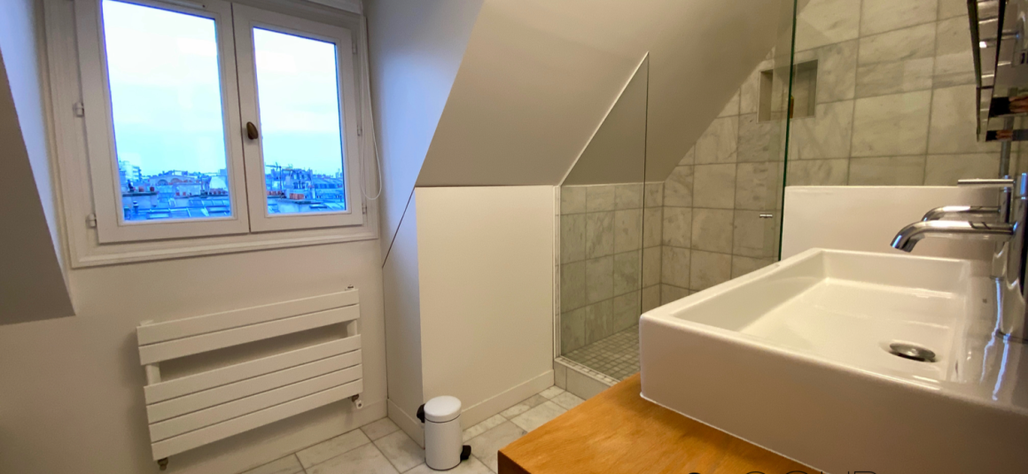 MEUBLÉ – Refait neuf standing – 3 chambres – PARIS 17ème – PONCELET/TERNES – 120 m2 au sol (96 m2 carrez) – Duplex en dernier étage (6e et 7e étage) avec ascenseur – Balcon  – Loyer charges comprises : 4.025 euros