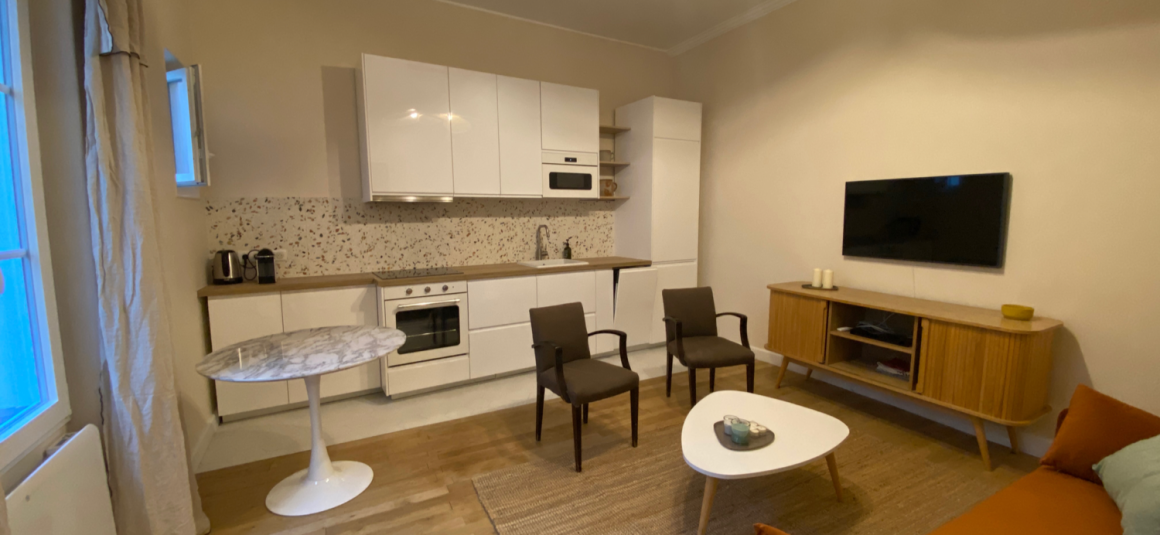 MEUBLÉ – 1 chambre – Centre Neuilly sur Seine – Rue Madeleine Michelis – €39 m2 – Rez de jardin – Loyer cc : 1.600