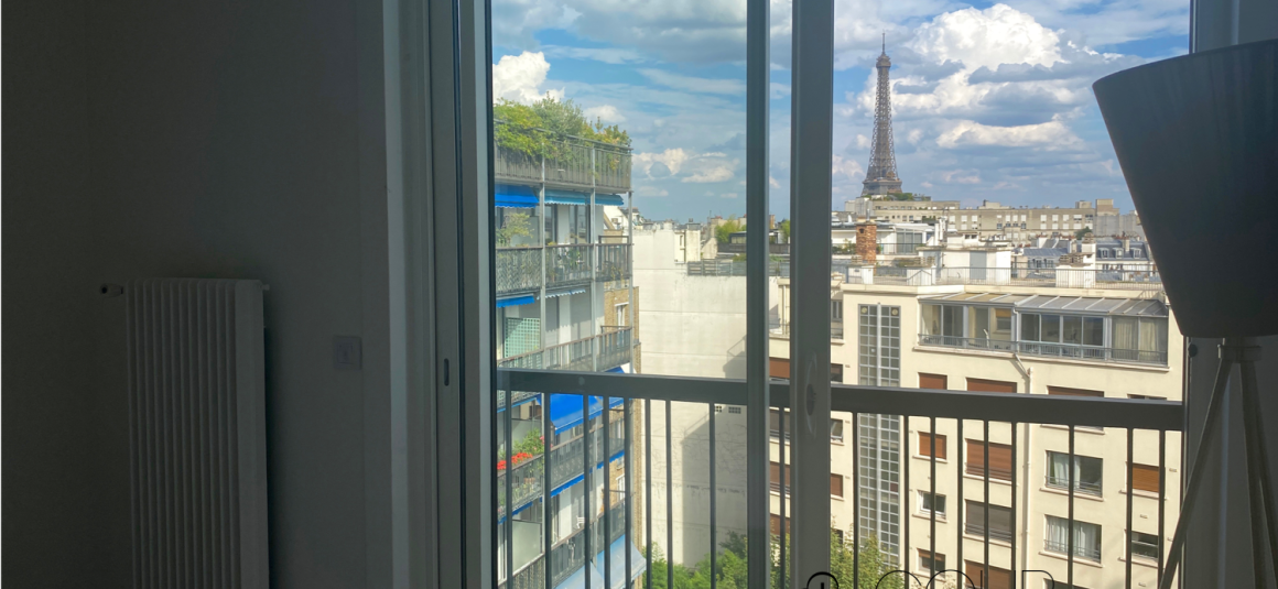 MEUBLÉ – 3 chambres – Paris 16ème – PASSY – 100 m2 – 9ème étage ascenseur + Balcon filant – VUE TOUR EIFFEL – Loyer charges comprises : 4.540 euros (poss. parking sous-sol en sus)