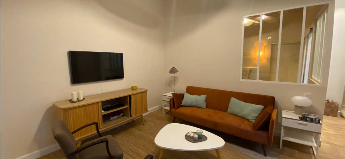 MEUBLÉ – 1 chambre – Centre Neuilly sur Seine – Rue Madeleine Michelis – €39 m2 – Rez de jardin – Loyer cc : 1.600