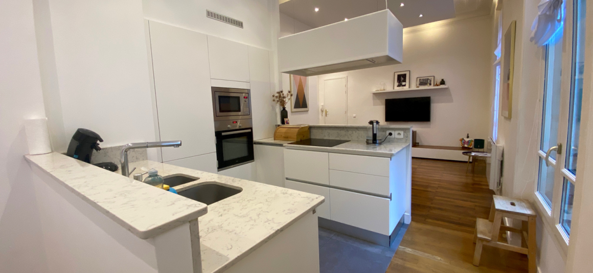 MEUBLÉ – 3 chambres (2 chambres + 1 bureau / chambre d’amis) – 77 m2 – Avenue Foch / Bld Flandrin / Porte Dauphine –  Paris 16ème – 1er étage ascenseur –  Loyer charges comprises : 3.100 €