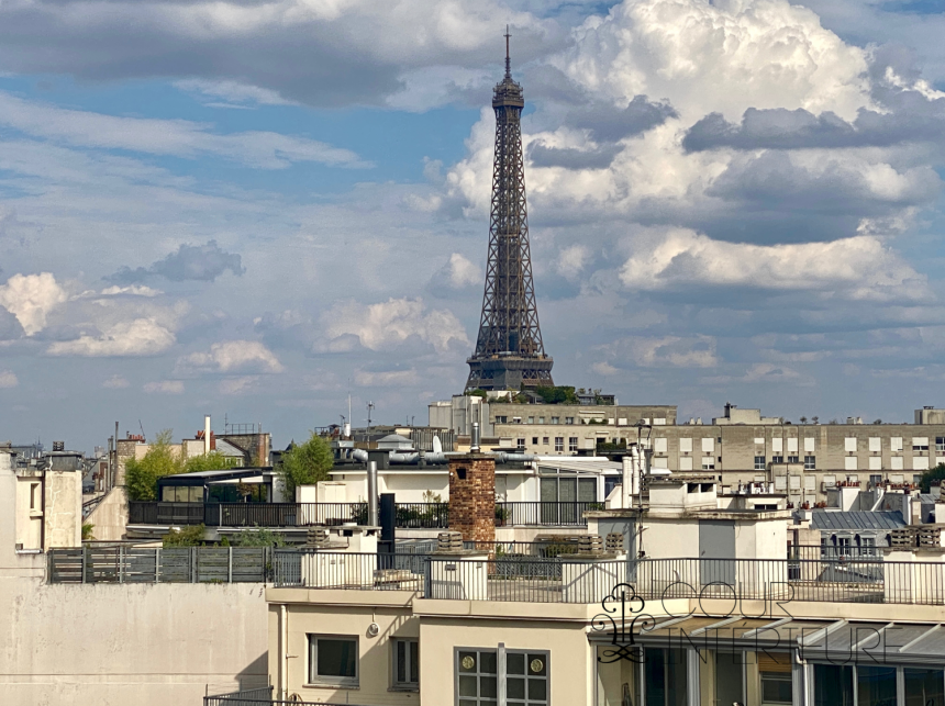 MEUBLÉ – 3 chambres – Paris 16ème – PASSY – 100 m2 – 9ème étage ascenseur + Balcon filant – VUE TOUR EIFFEL – Loyer charges comprises : 4.540 euros (poss. parking sous-sol en sus)