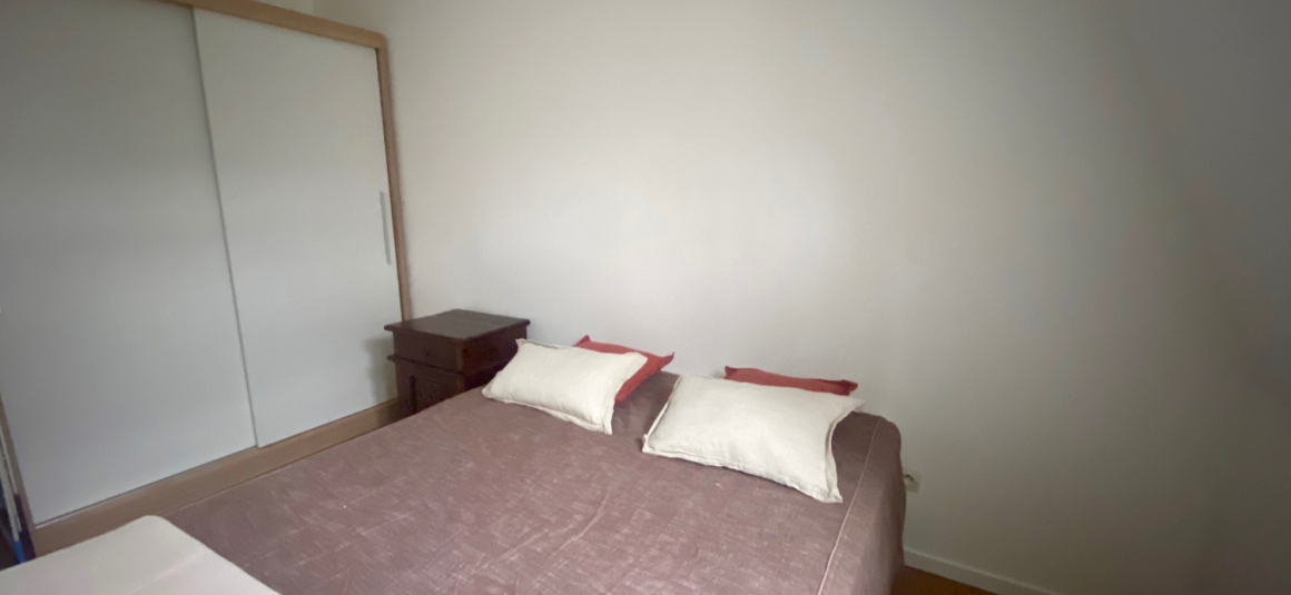MEUBLÉ – 2 chambres – 62 m2 – PARIS 18 – Mairie 18e – Jules Joffrin – 7ème et dernier étage avec ascenseur  – Loyer charges comprises : 1.980 €