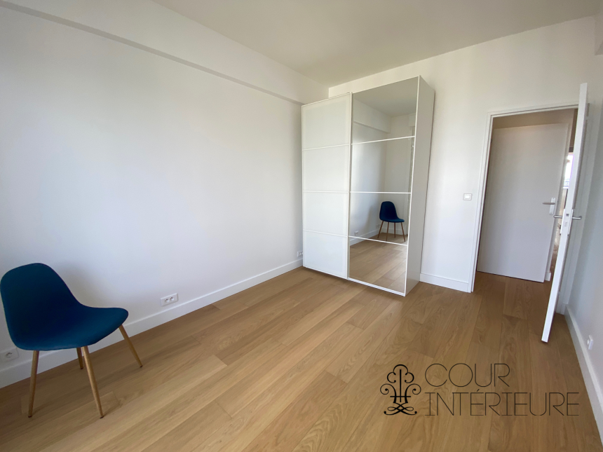 MEUBLÉ – 3 chambres – Paris 16ème – PASSY – 100 m2 – 9ème étage ascenseur + Balcon filant – VUE TOUR EIFFEL – Loyer charges comprises : 4.540 euros (poss. parking sous-sol en sus)