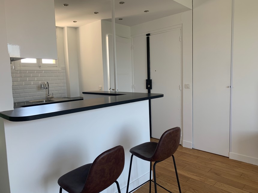 MEUBLÉ – 1 chambre – 35,57 m2 – Neuilly sur Seine – Rue Perronet – 6e étage avec ascenseur – Loyer charges comprises : 1.580 € (chauffage central)