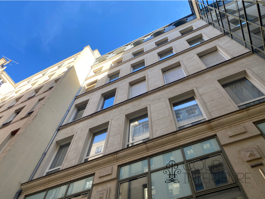 MEUBLÉ – 1 chambre – Paris 8ème – 32 m2 – Rue Castellane – 3ème étage avec ascenseur – Loyer charges comprises : 1.500,00 (chauffage collectif) + 100 € (forfait abonnement électrique et internet Fibre)