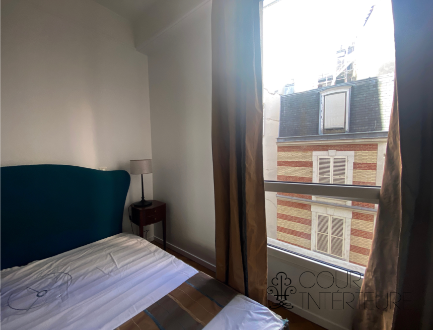 MEUBLÉ – 1 chambre – Paris 8ème – 32 m2 – Rue Castellane – 3ème étage avec ascenseur – Loyer charges comprises : 1.500,00 (chauffage collectif) + 100 € (forfait abonnement électrique et internet Fibre)