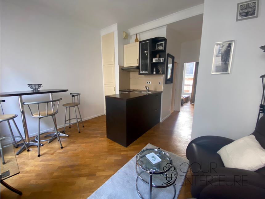 MEUBLÉ – 1 chambre – Paris 8ème – 32 m2 – Rue Castellane – 3ème étage avec ascenseur – Loyer charges comprises : 1.500,00 (chauffage collectif) + 100 € (forfait abonnement électrique et internet Fibre)