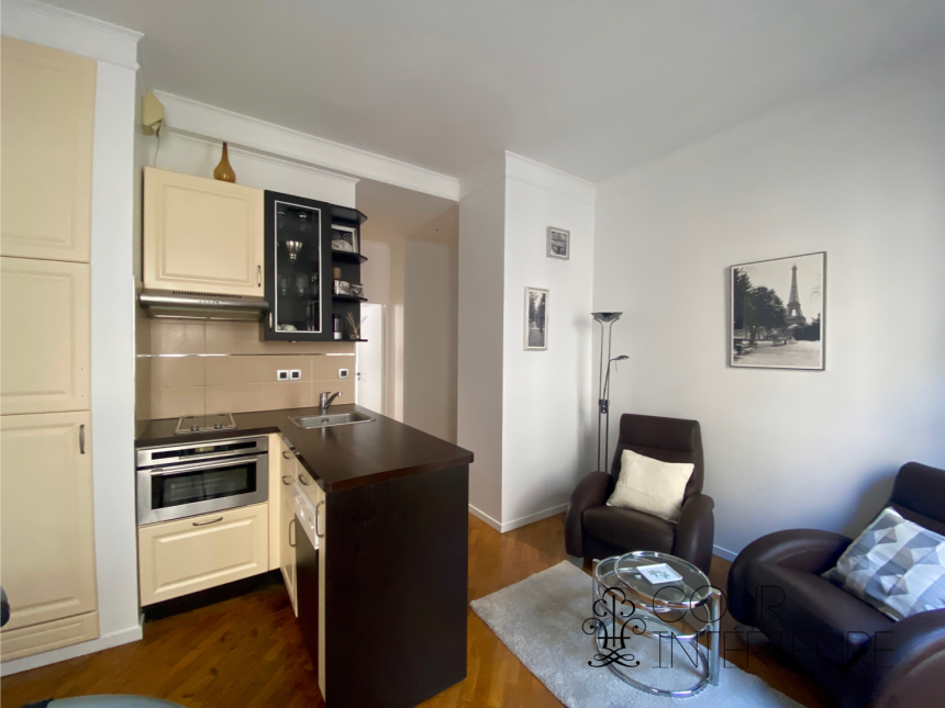 MEUBLÉ – 1 chambre – Paris 8ème – 32 m2 – Rue Castellane – 3ème étage avec ascenseur – Loyer charges comprises : 1.500,00 (chauffage collectif) + 100 € (forfait abonnement électrique et internet Fibre)