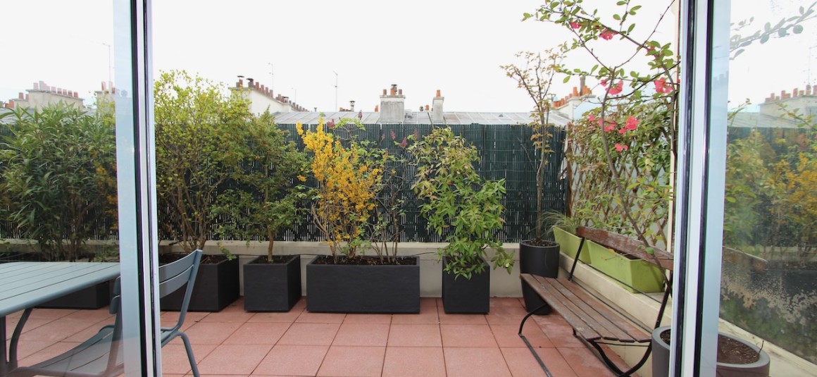 MEUBLÉ – 1 chambre – 55 m2 + Grande terrasse 21 m2 – Paris 17ème – Rue des Ternes – 6ème étage ascenseur – Loyer charges comprises : 2.790 € (chauffage et eau chaude compris et internet compris) – Possibilité parking en sus